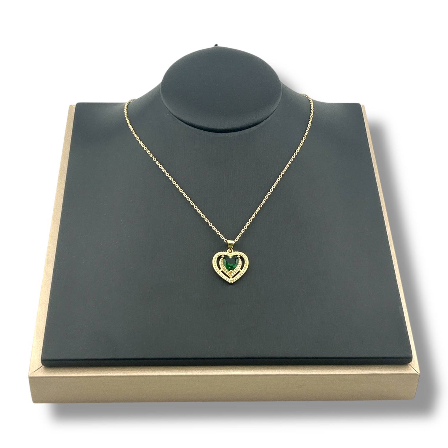 💚 Emerald Heart Glow Necklace – Gold Edition