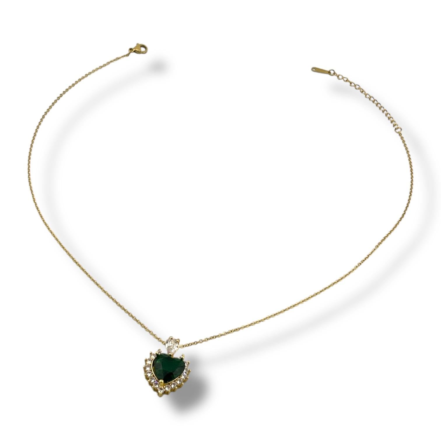 💚 Royal Emerald Heart Necklace – 18K Gold-Plated ✨