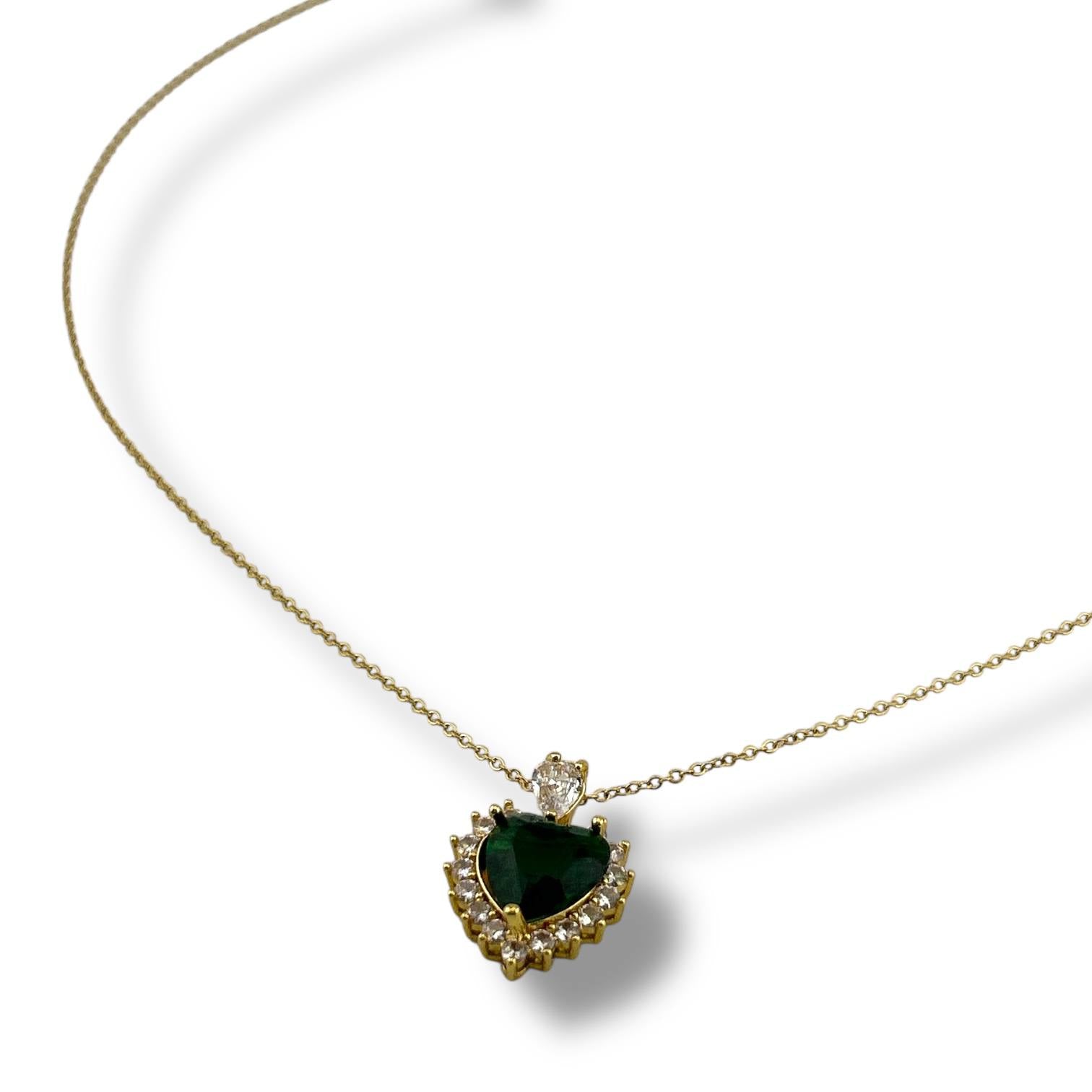 💚 Royal Emerald Heart Necklace – 18K Gold-Plated ✨