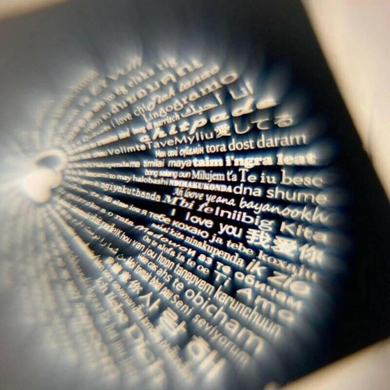 🌍 "I Love You" Projection Necklace – 18K Gold-Plated