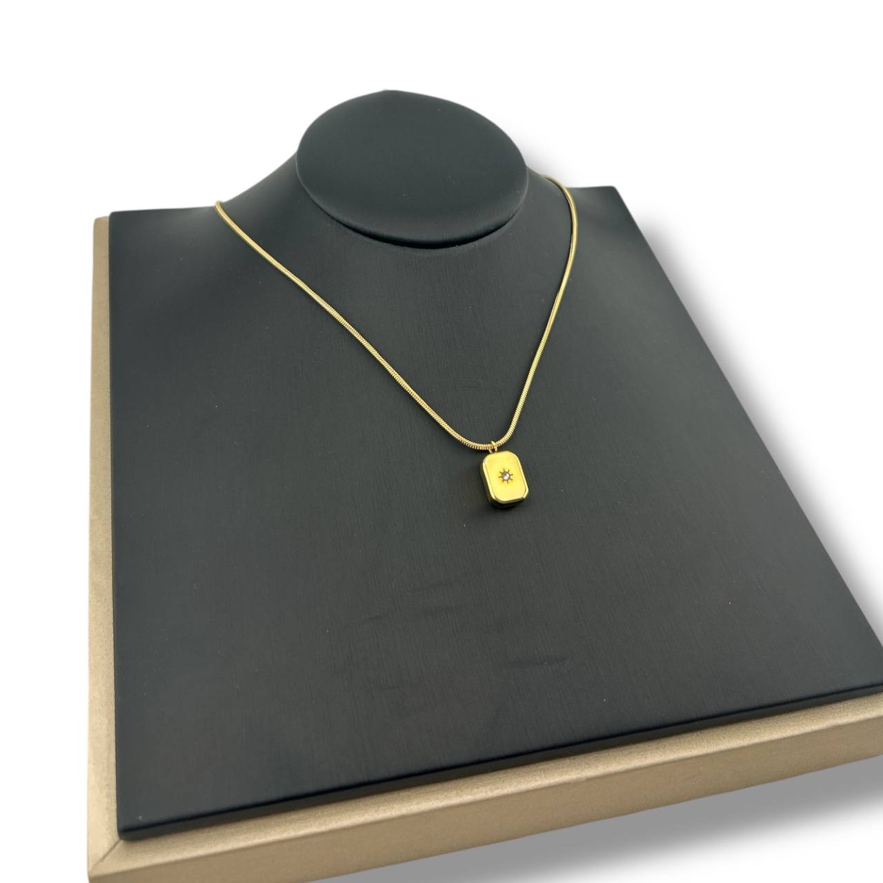 Luxe Tag Pendant Necklace – 18K Gold-Plated