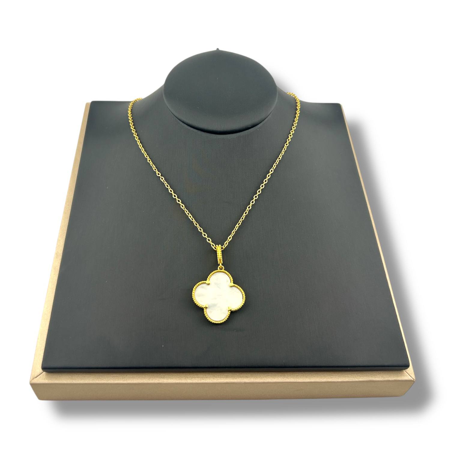 Pearl Clover Pendant Necklace – 18K Gold-Plated