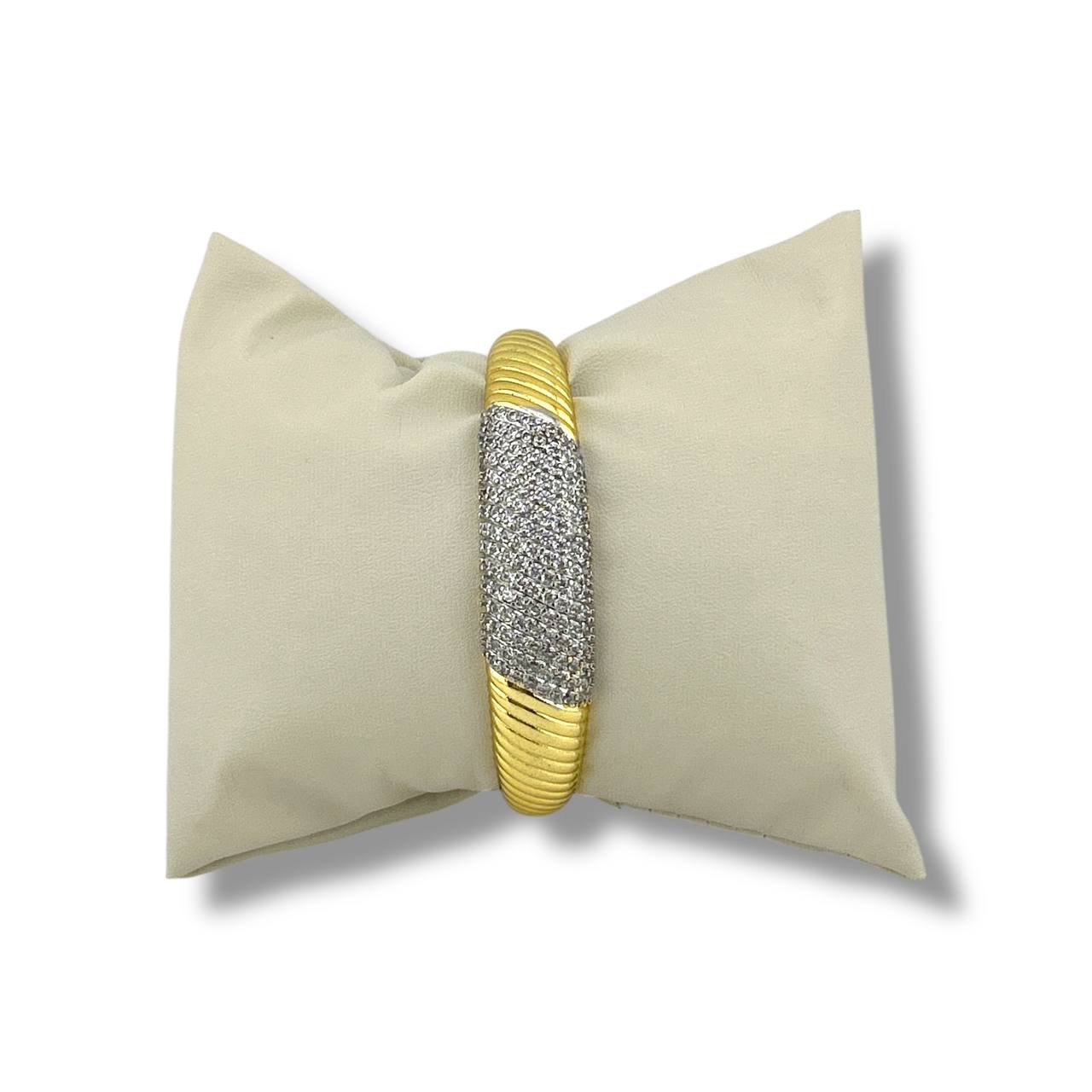 Luxe Ribbed Cuff Bracelet – 18K Gold-Plated with Pave Stones ✨