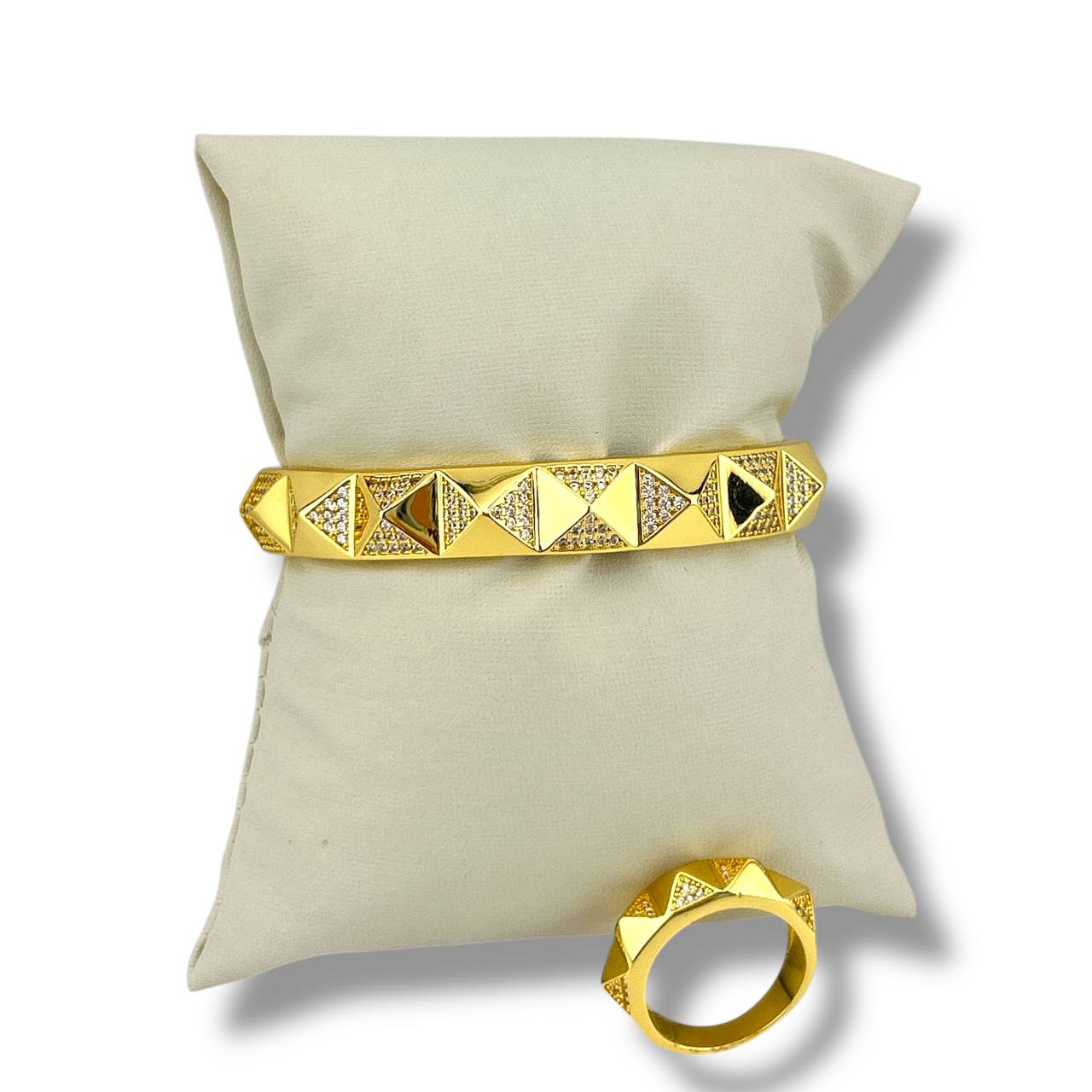 Golden Pyramid Set 🔺✨💛