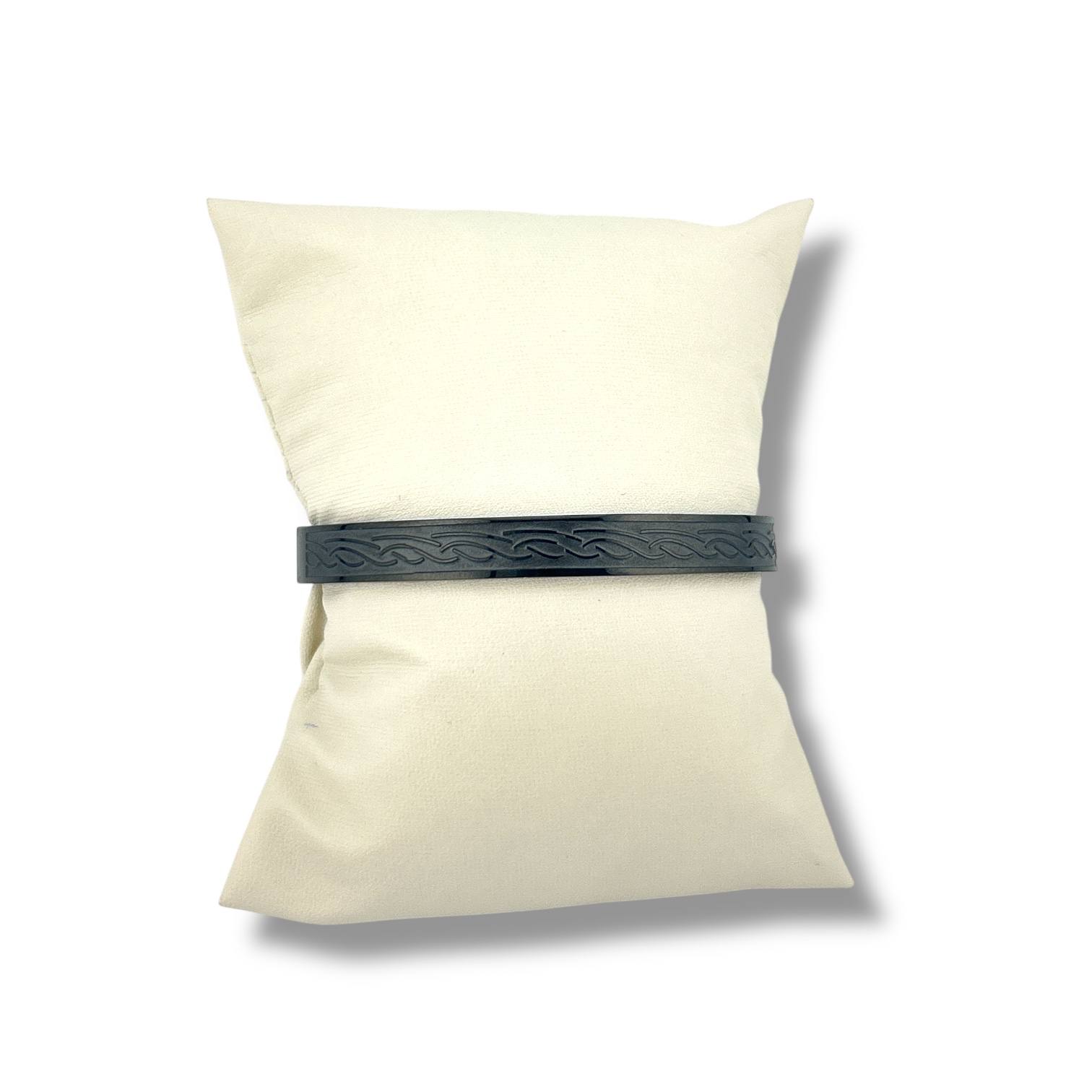 Black Tribal Engraved Bangle 🖤