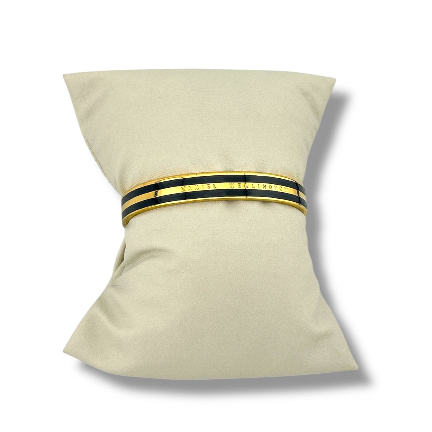 Daniel Wellington Duo-Tone Cuff Bracelet – Black & White Stripes