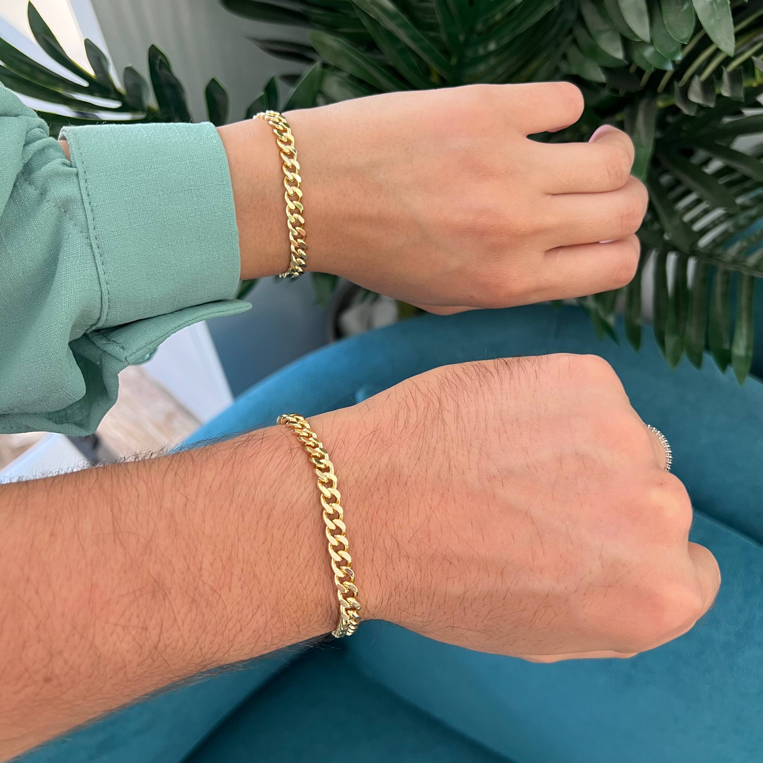 Classic Curb Chain Bracelet Set – Timeless Gold Elegance 💛