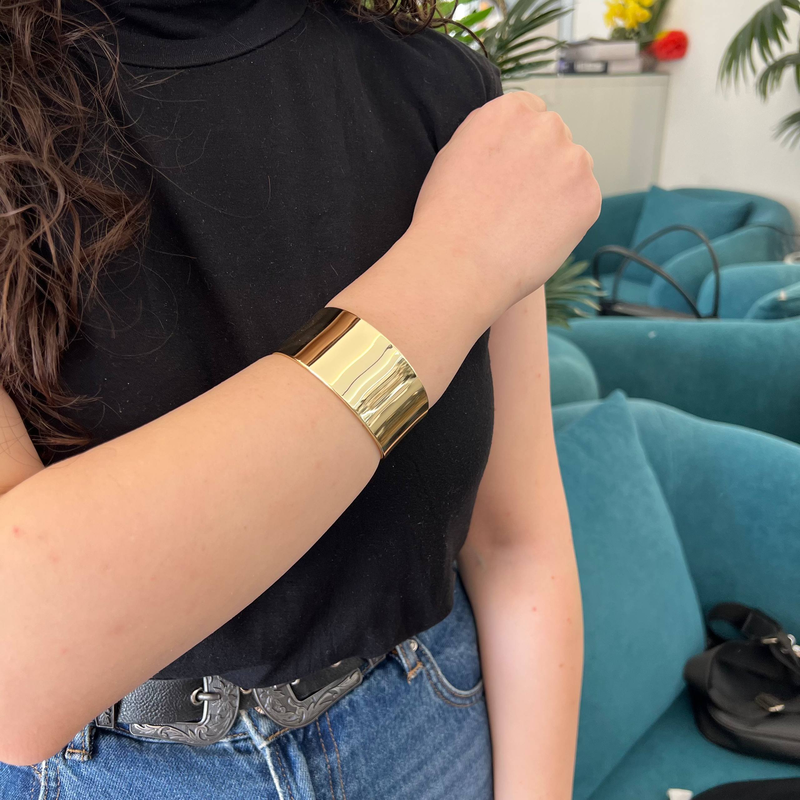 Minimalist Luxe design bangle