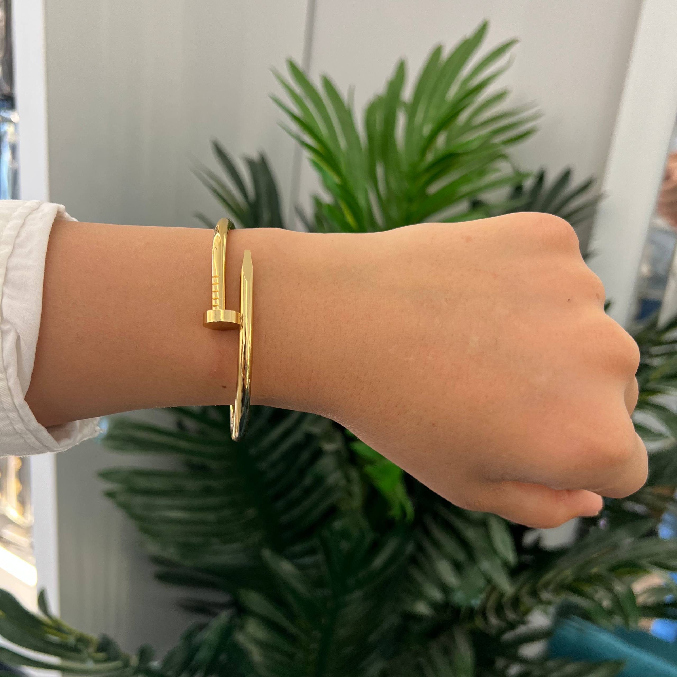 Nail pin and clue cartier– Classic Gold Bangle