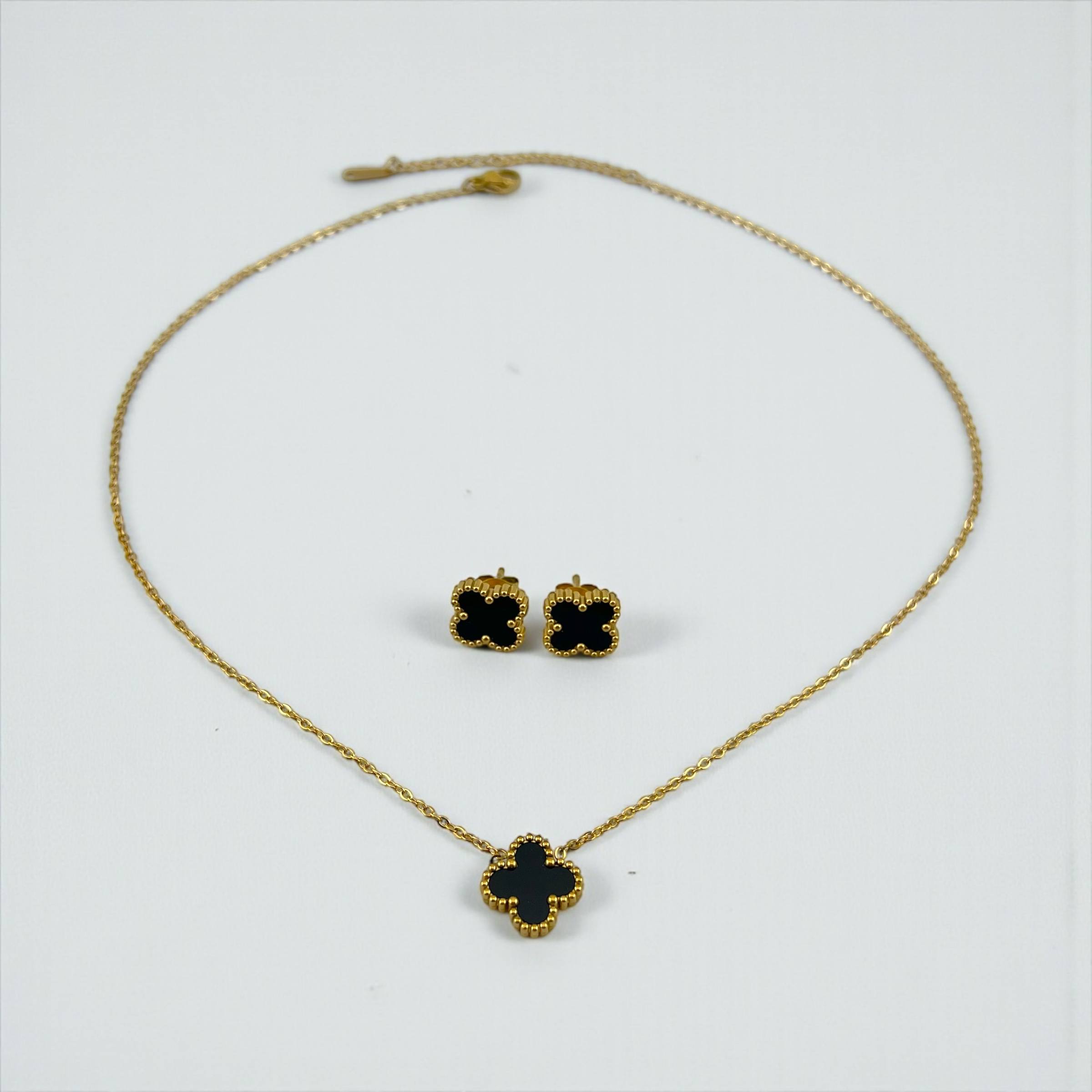 VANCLEEF Clover Set – Graceful & Chic