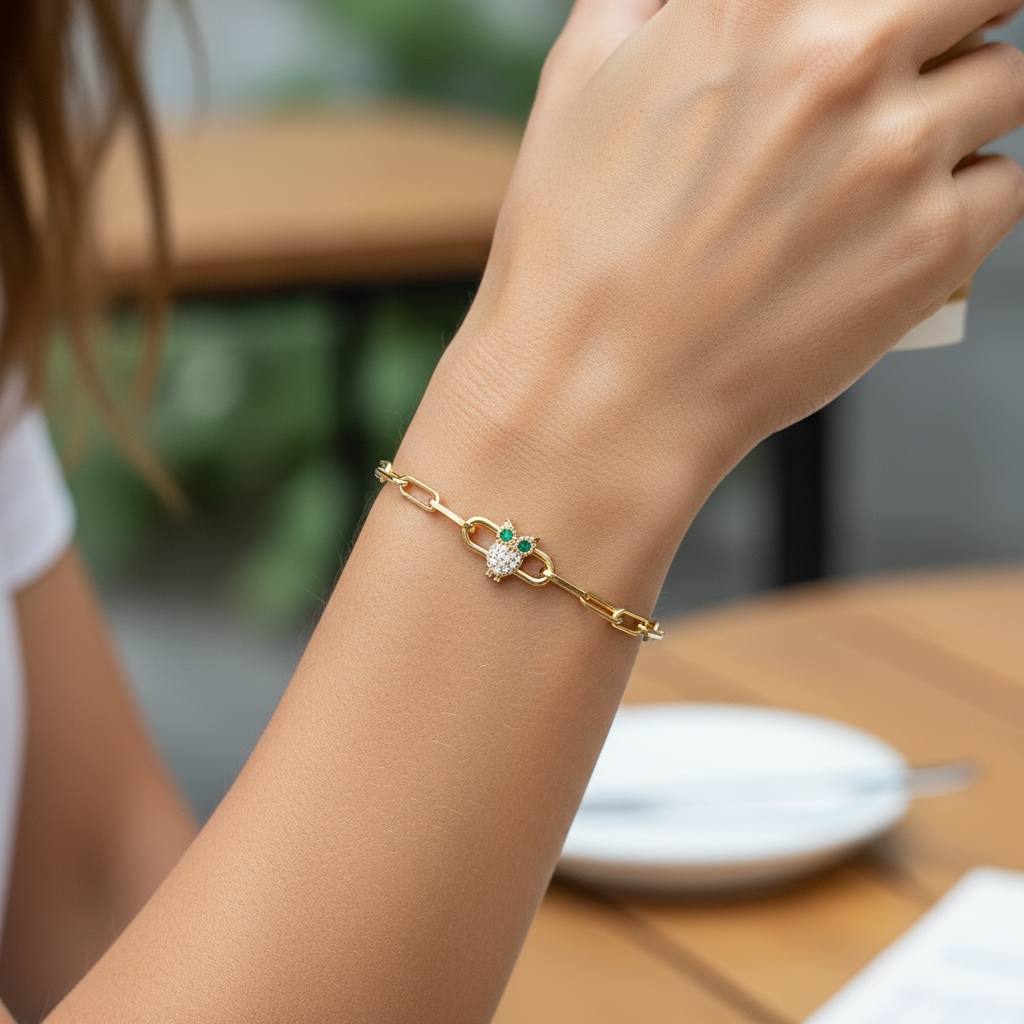 🦉 Poshewix “Emerald Owl Chain Bracelet” – Symbol of Wisdom & Elegance ✨