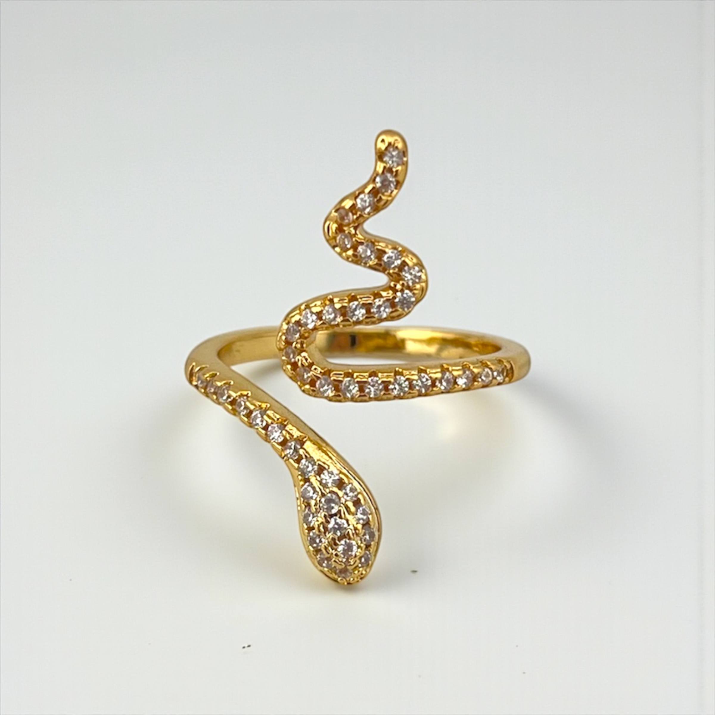 “Golden Snake Ring” – Bold, Mysterious & Mesmerizing 🐍
