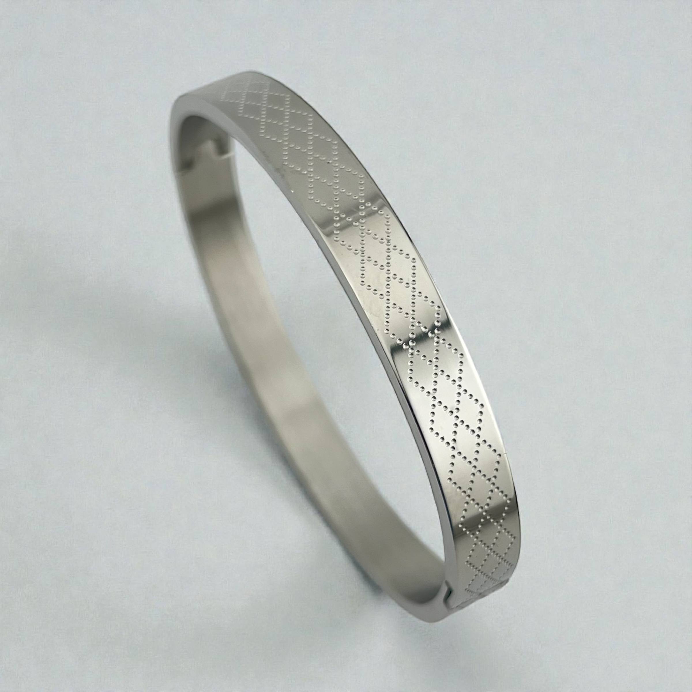 Classic Engraved Bangle – Gold & Silver ✨