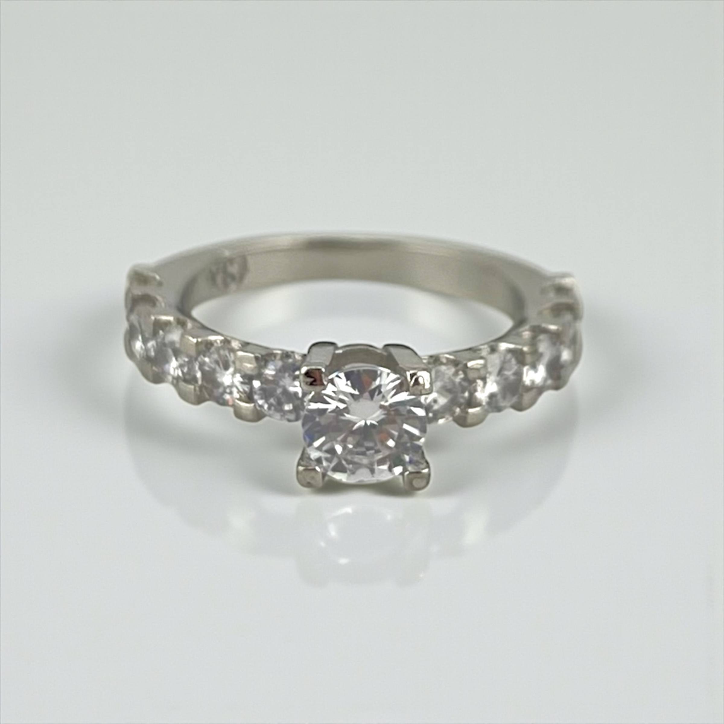 Luxe solitaire half stone Silver color Ring