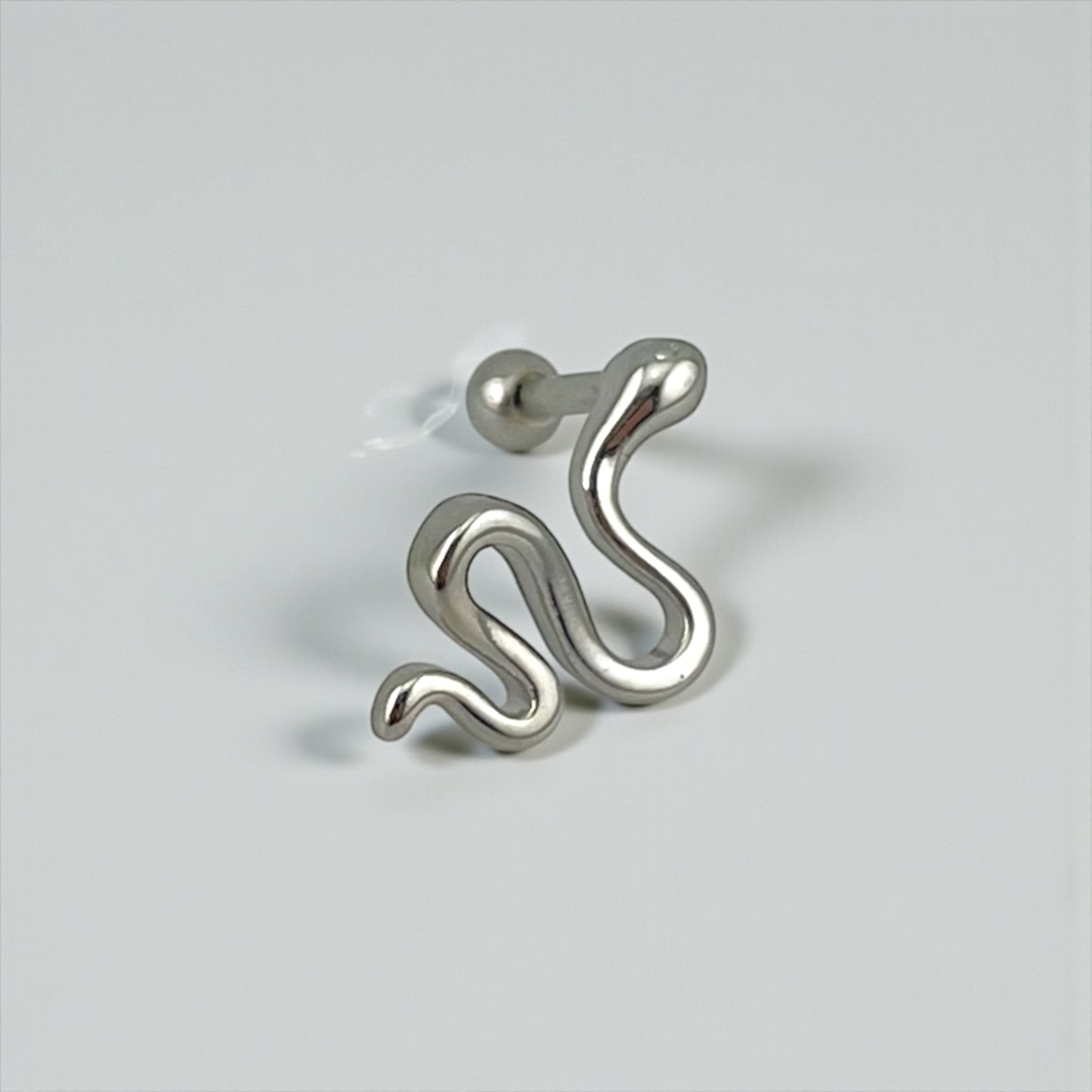 Serpent Curve Cartilage piercing🐍✨