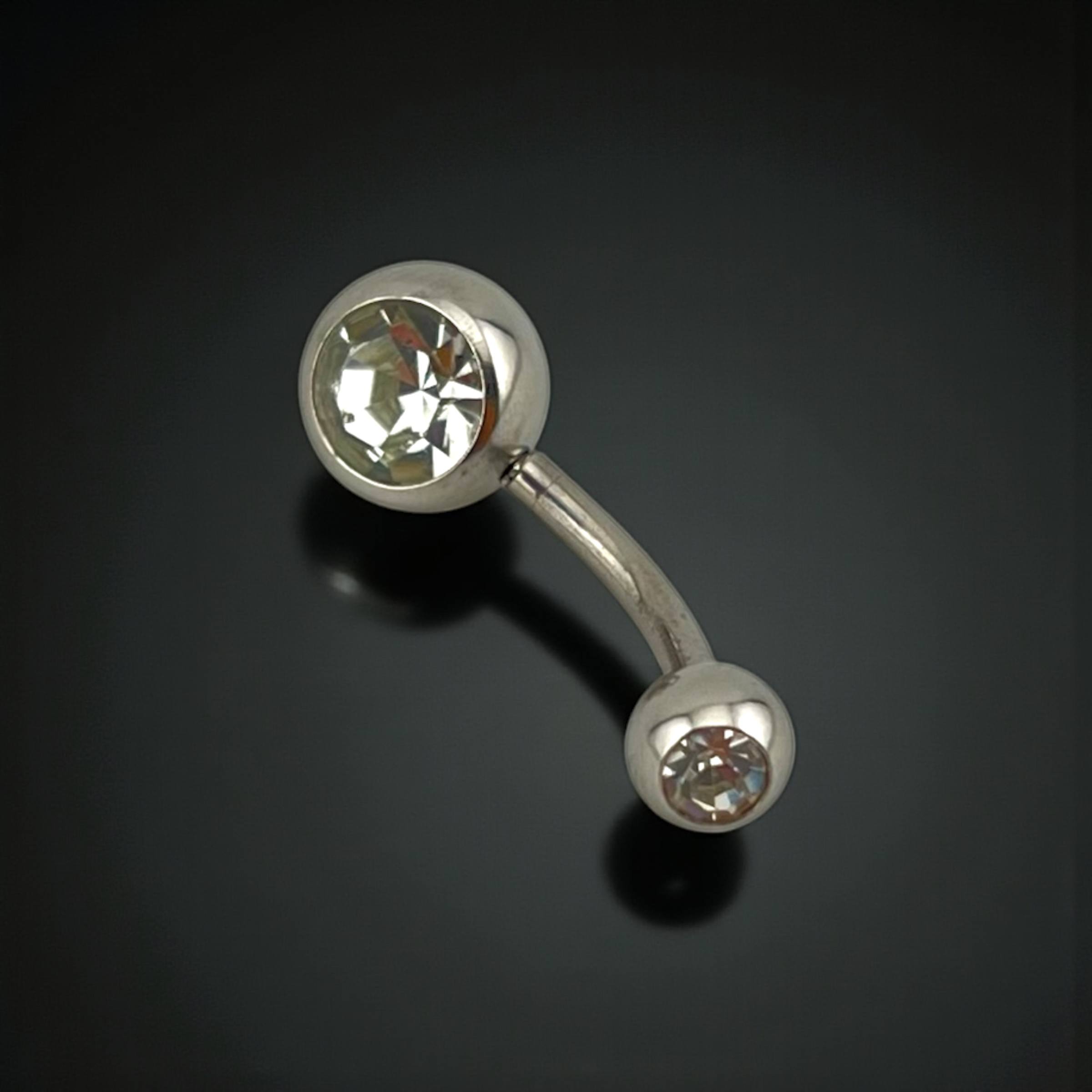 “Crystal Curve Belly piercing” – Timeless Sparkle with Modern Edge ✨