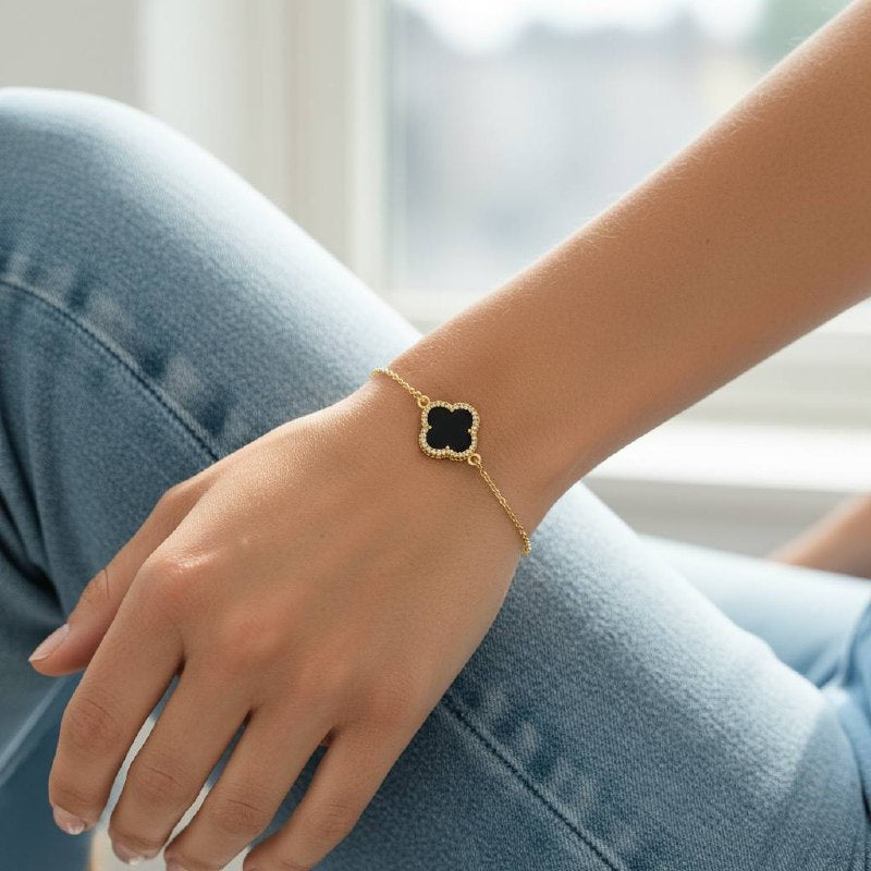 Clover Shine Bracelet – Elegant Gold Chain