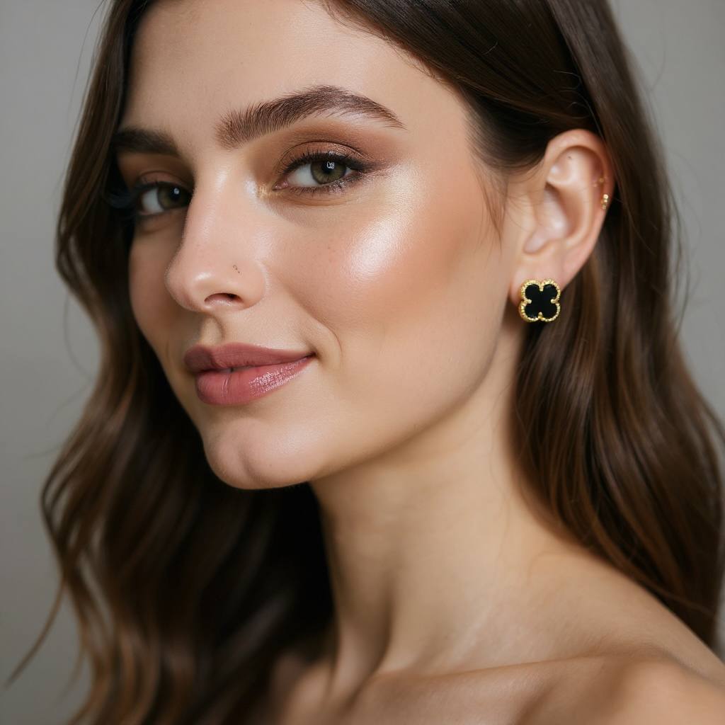 VIP Vancleef Classic Clover Stud Earrings – Elegant Everyday Luxury ✨