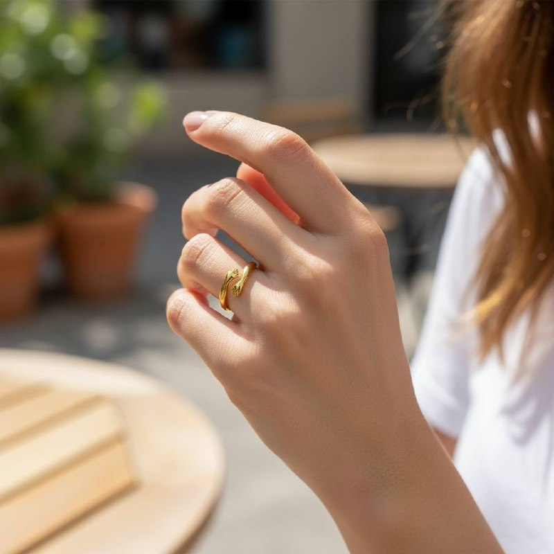 hug Embrace golden Ring