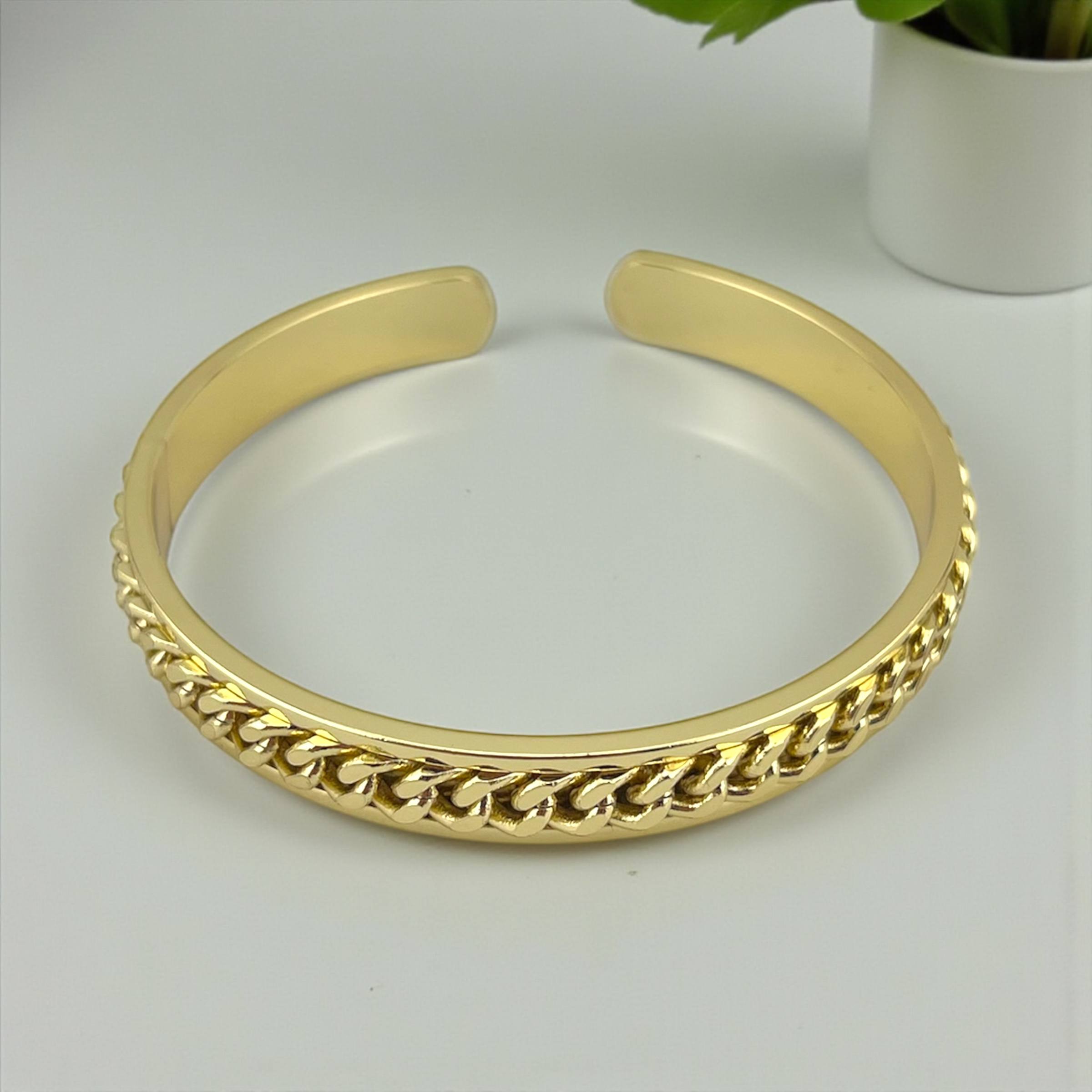 Gold Curb Chain Open Bangle – Bold & Luxurious ✨