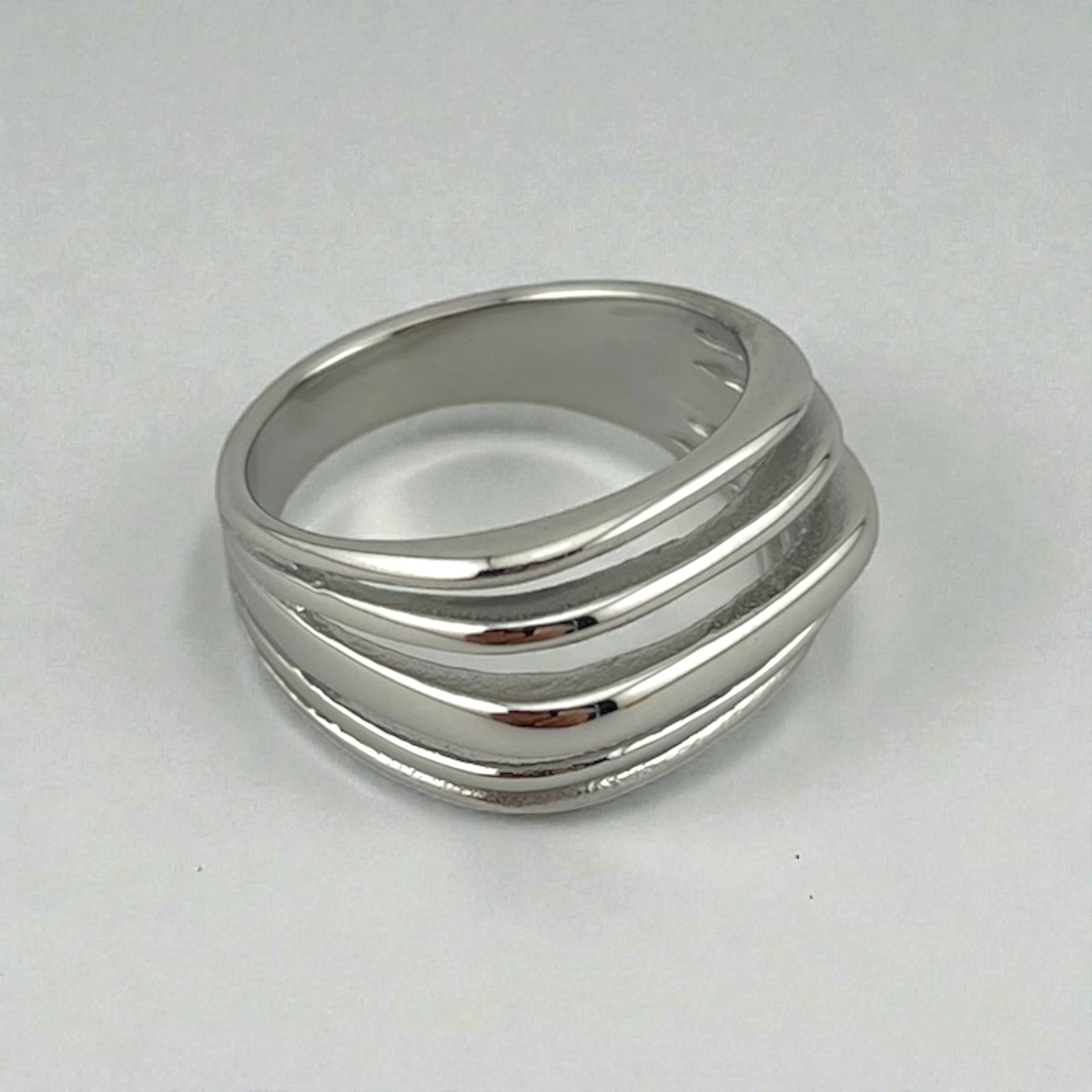 Wave Band – Modern Bold Elegance 💍🌊