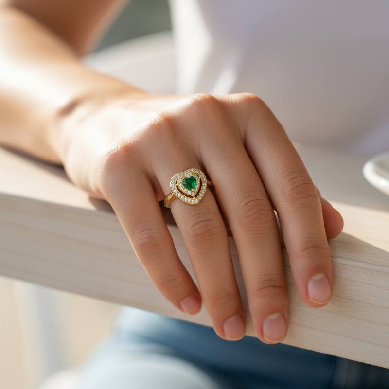 💚 Emerald Heart Halo Ring – Gold