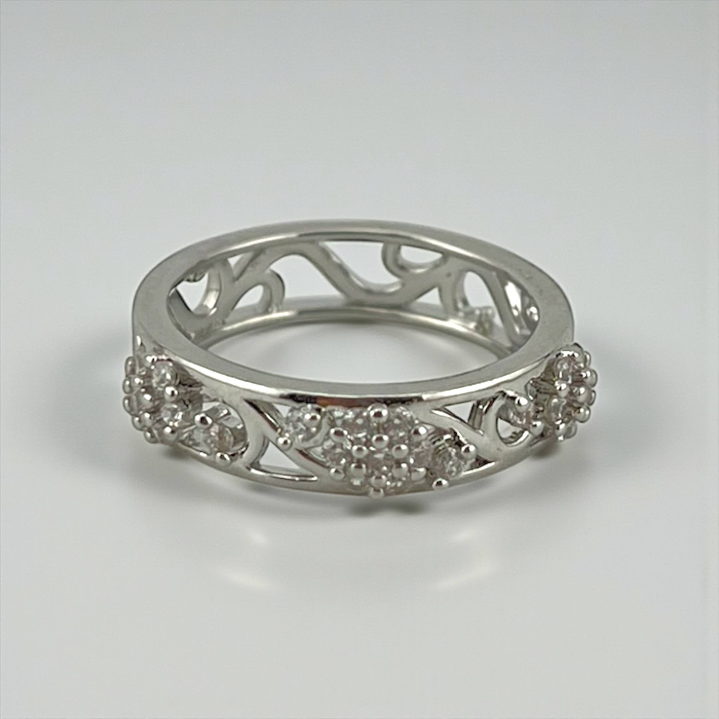 Vintage Floral Band Ring – Silver & Gold Elegance