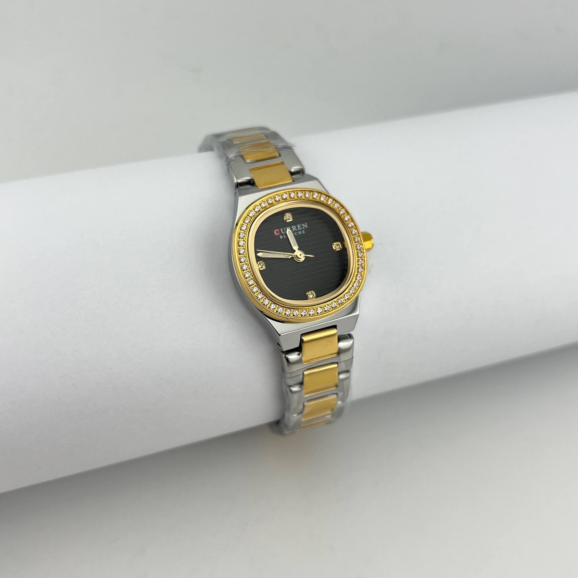 curren stone border dial watch