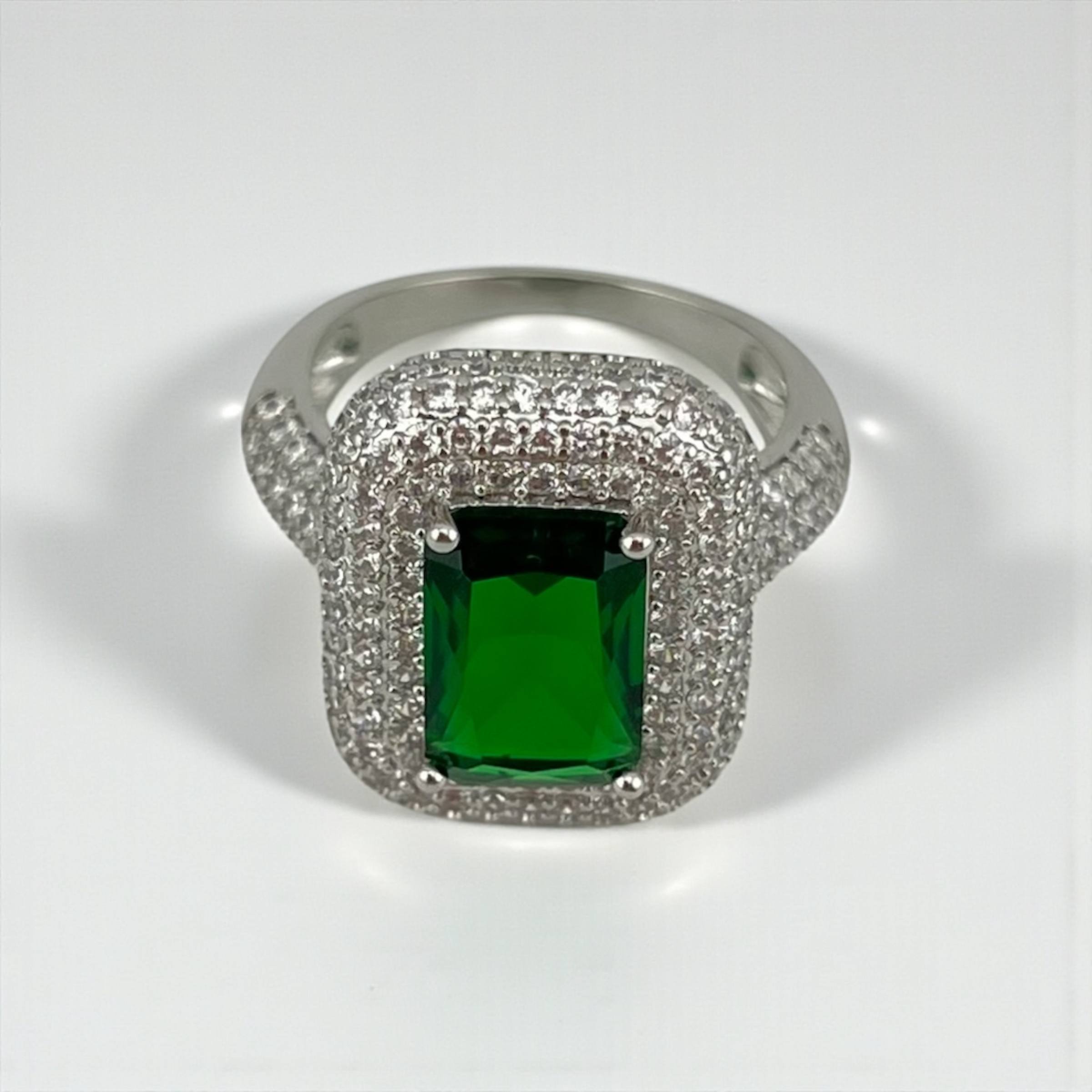 ✨ Royal Spark – Silver Gemstone Cocktail Ring