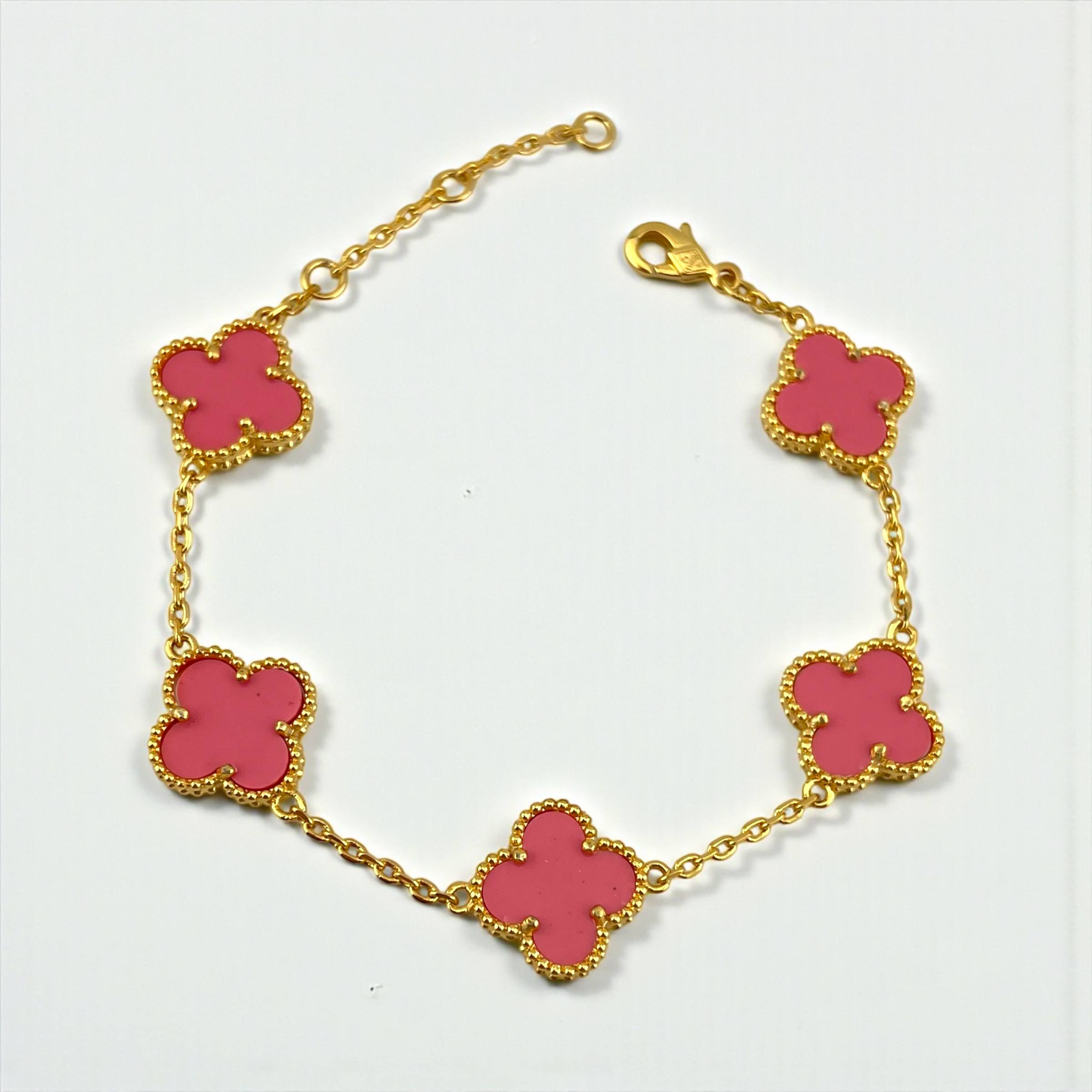 Clover Enamel Bracelet – Sweet & Timeless ✨