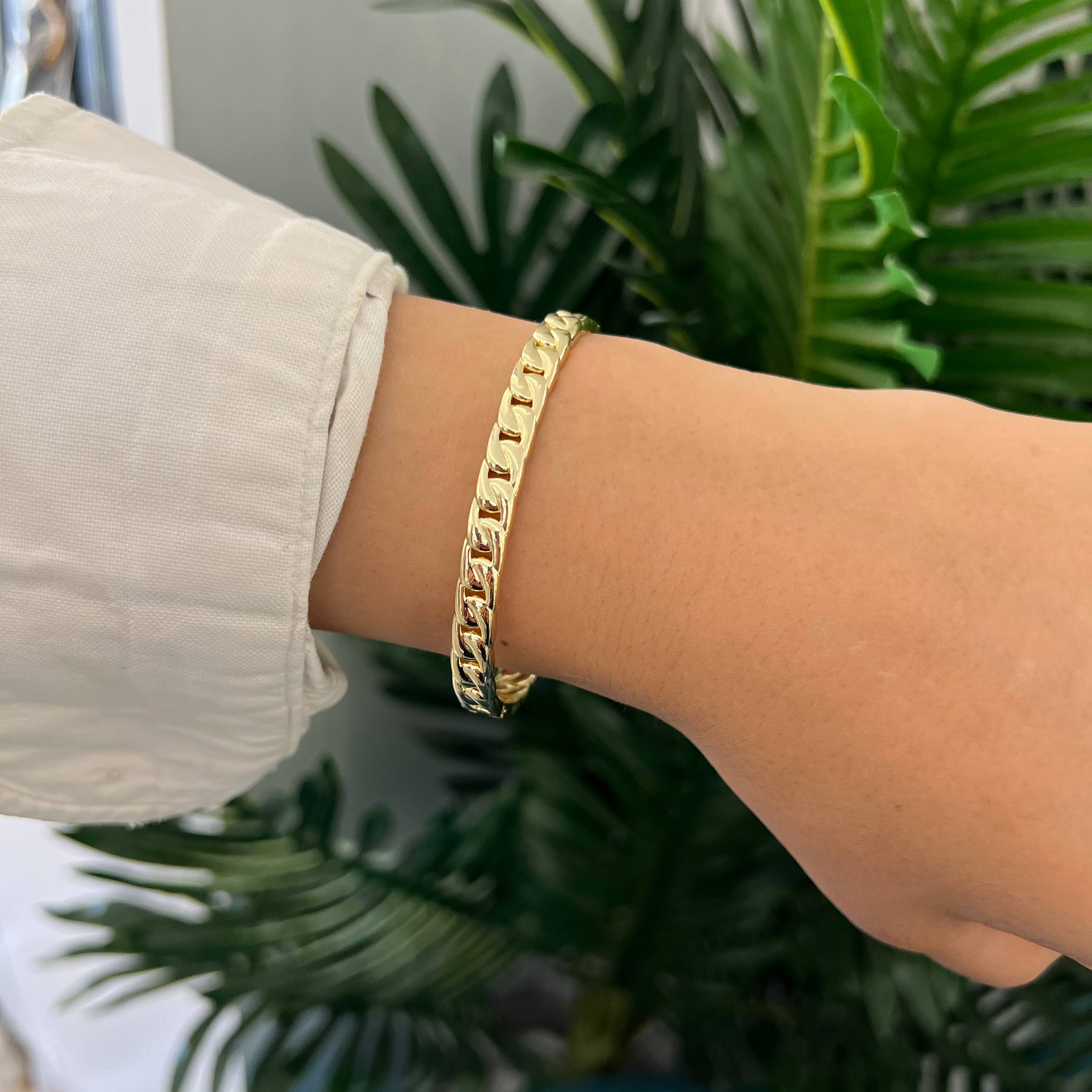 Slim Cuban Link Bangle – Minimal Gold Elegance