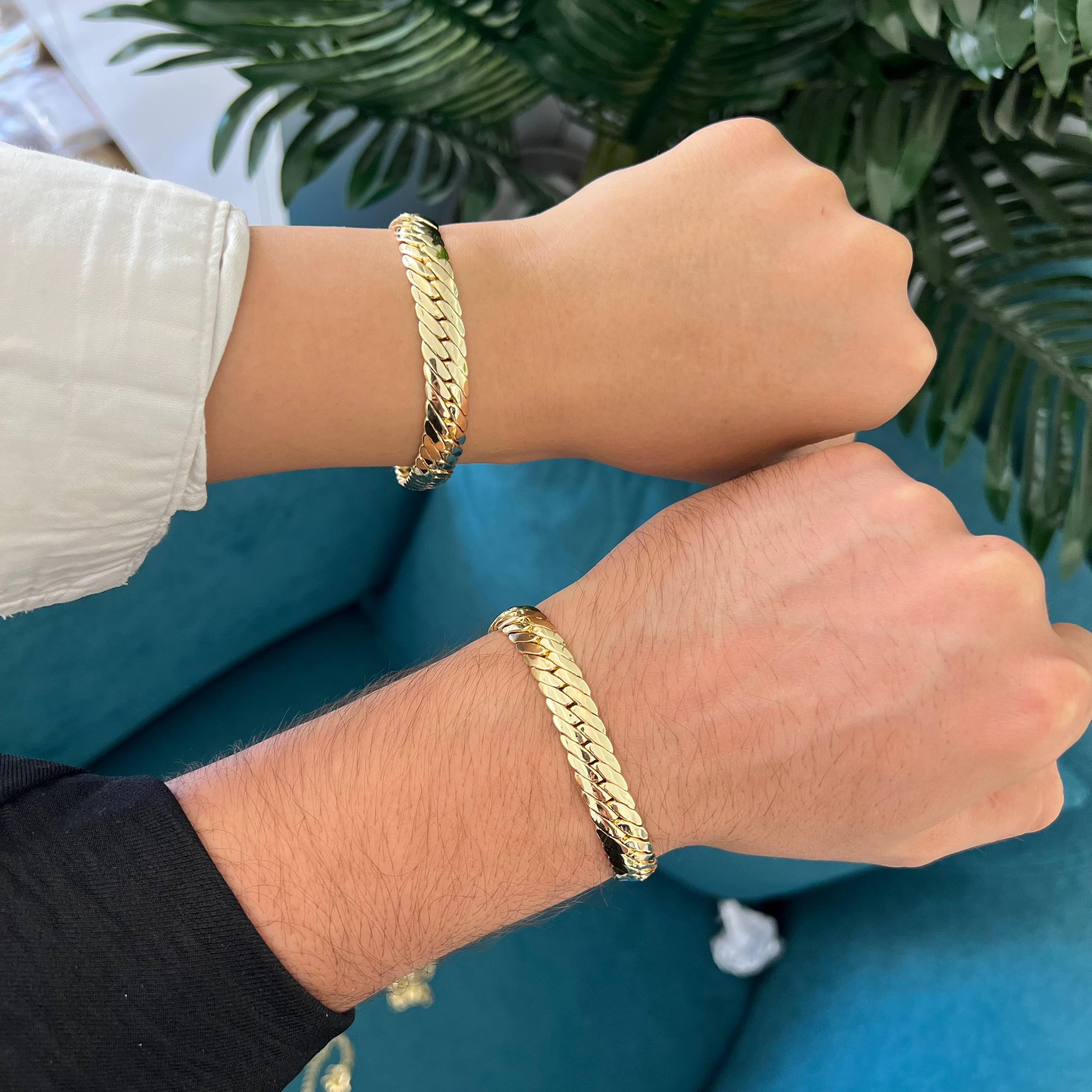 Herringbone Bracelet – Sleek Golden Perfection