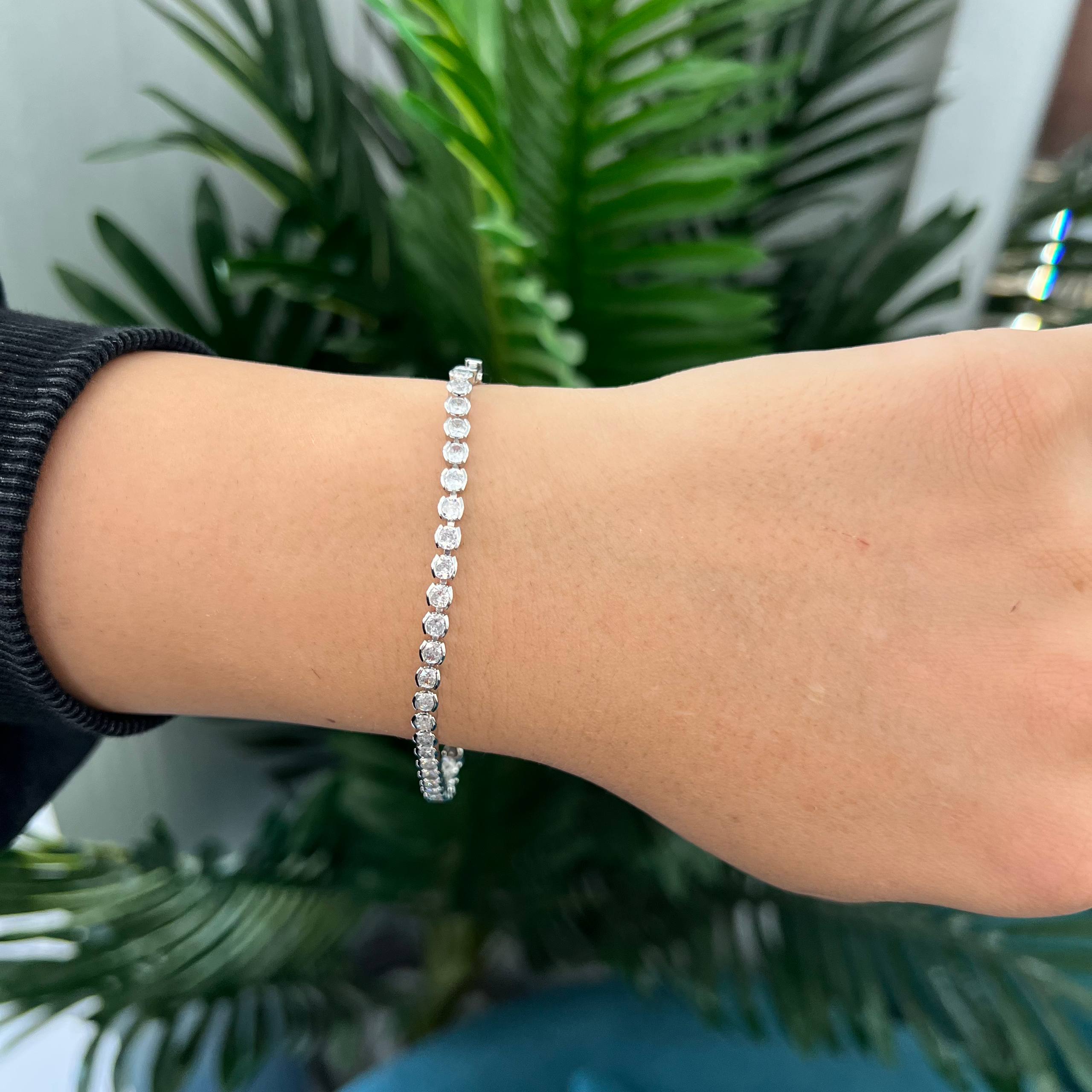 Silver color edged Luxe Tennis Bracelet 💎