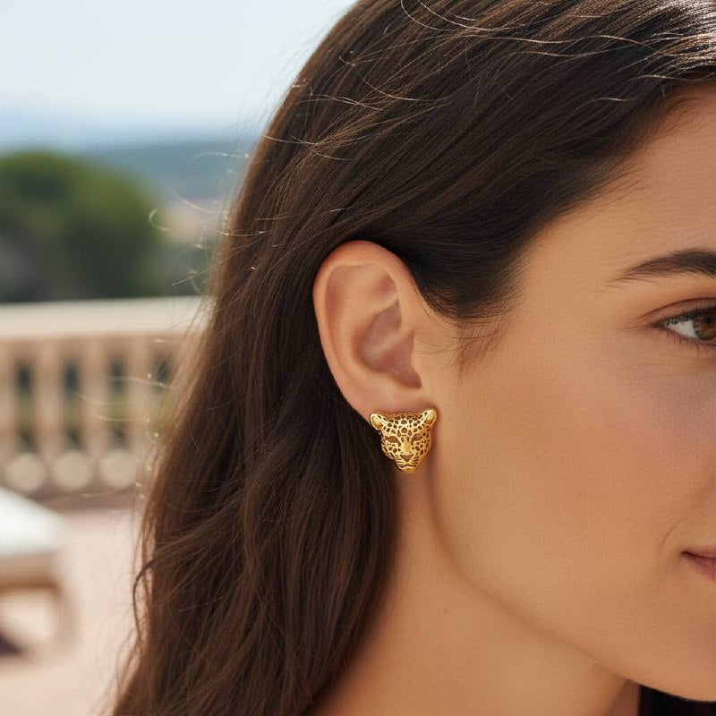 Tiger Textured Heart Stud Earrings – Bold & Romantic ✨