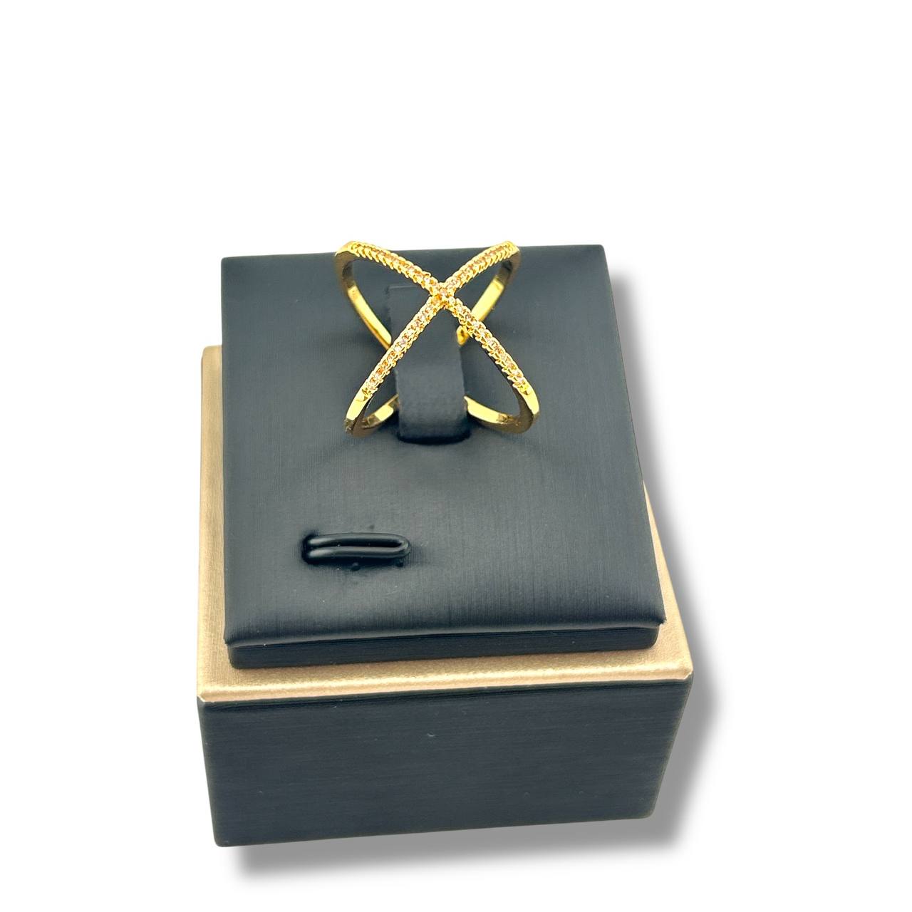 Criss-Cross Sparkle Ring – Gold