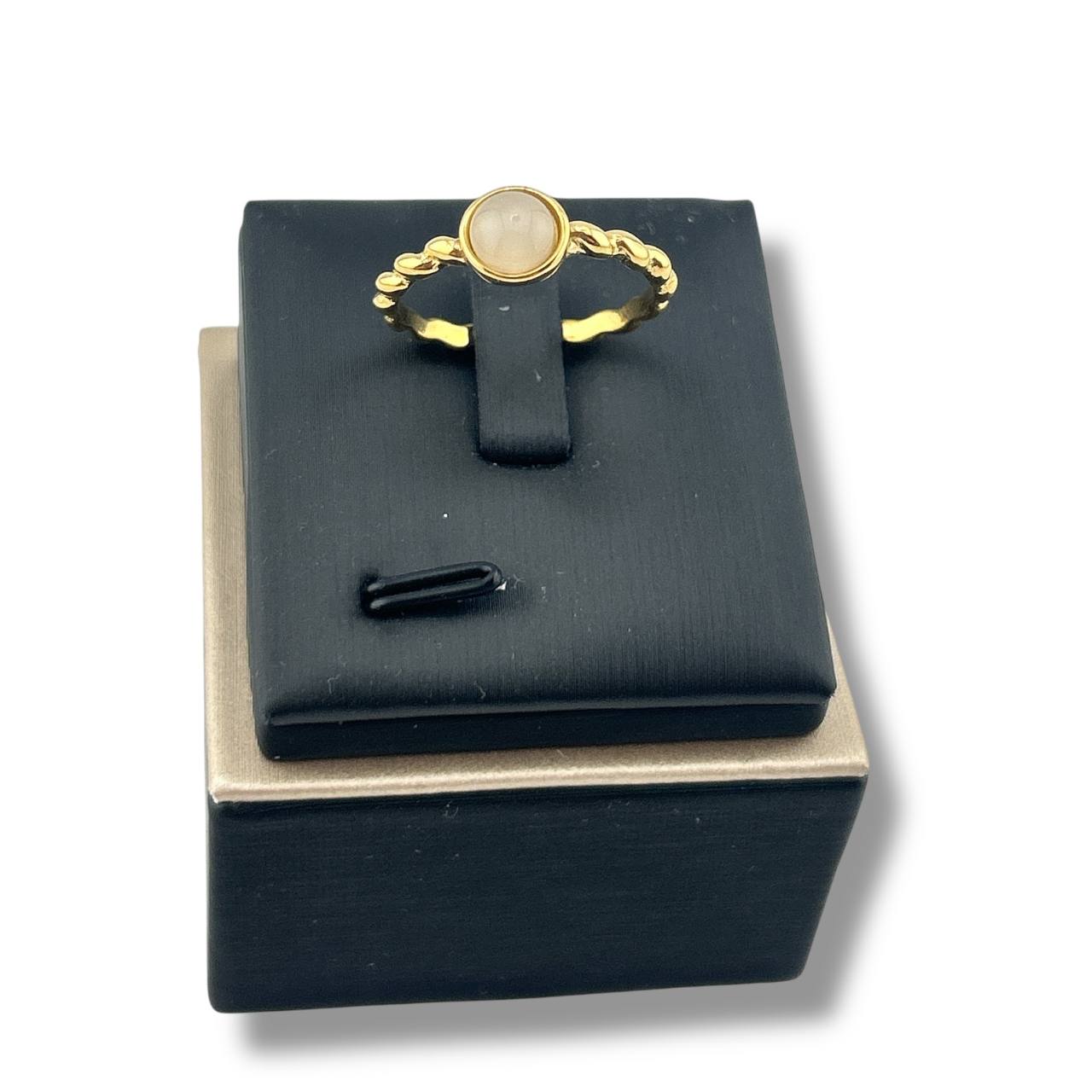 Pearl Glow Twist Ring